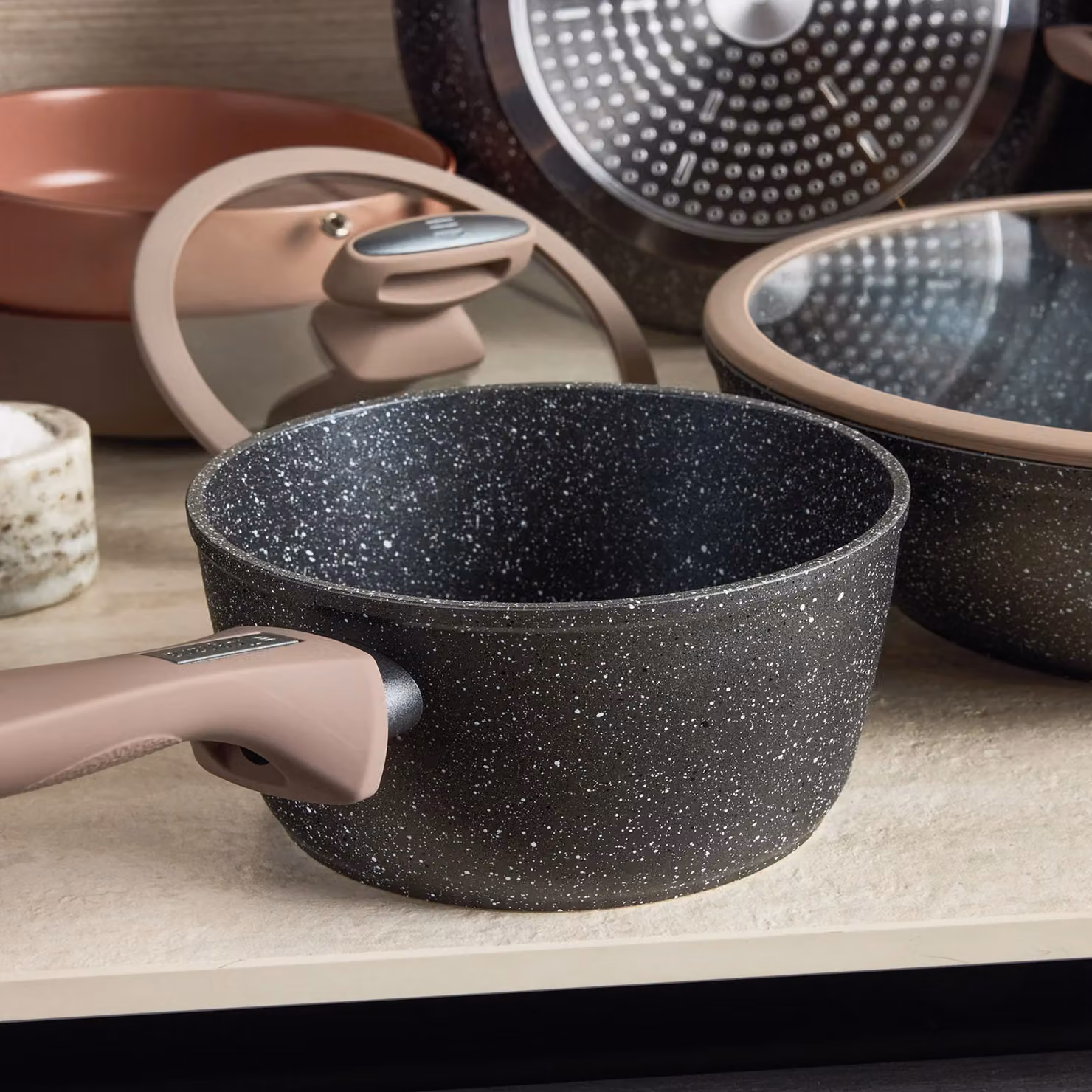 Set di pentole e padelle Tognana Class Stone in alluminio forgiato con rivestimento antiaderico effetto pietra, 8 pezzi, colore grigio – 4