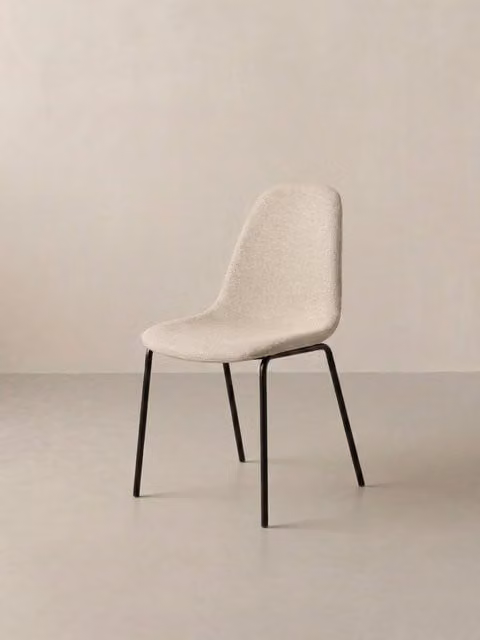 Sedia imbottita Trive beige con struttura in metallo nero Kenay Home
