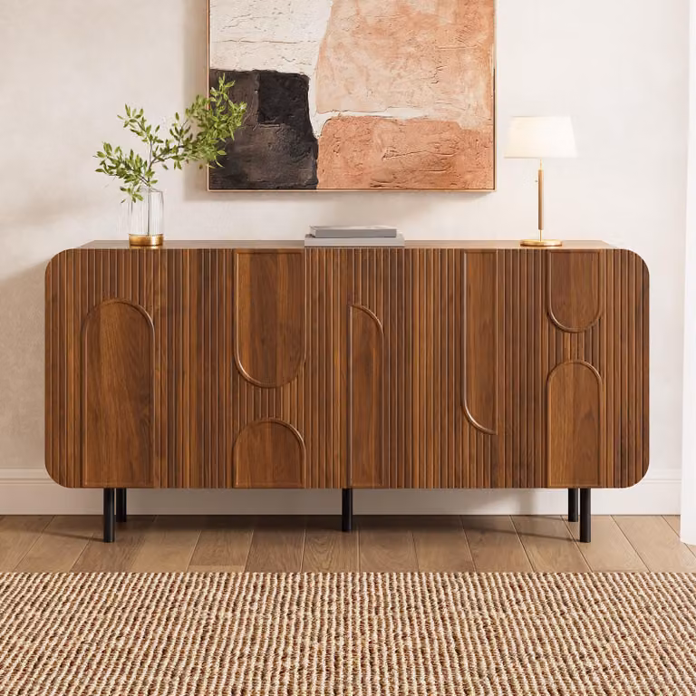 Credenza Merax Mid-Century con 4 ante e ripiani, cassettiera con gambe in metallo e rilievi geometrici e scanalature, mobile da soggiorno e ingresso, noce