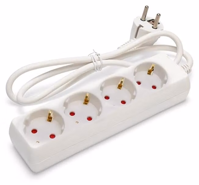 Multipresa bianca a 4 prese senza interruttore, 1,5 m, 3G, 1,5 mm², ideale per collegare più apparecchi elettrici a casa o in ufficio.