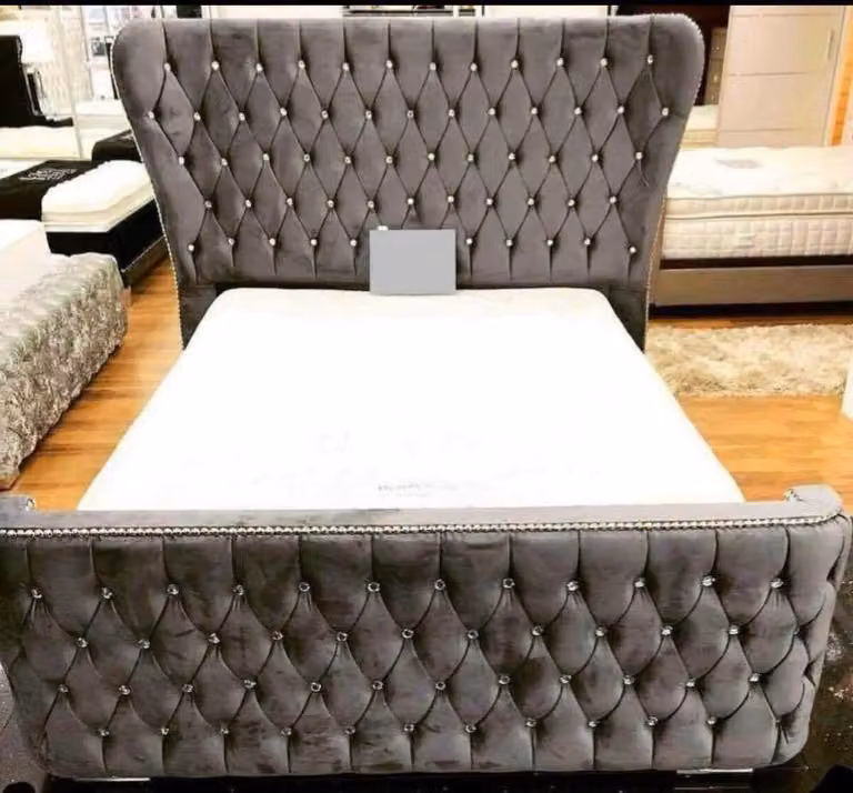 Chesterfield Hotel Doppel Leder Bett Schlafzimmer Polster Luxus Betten 200x200cm
