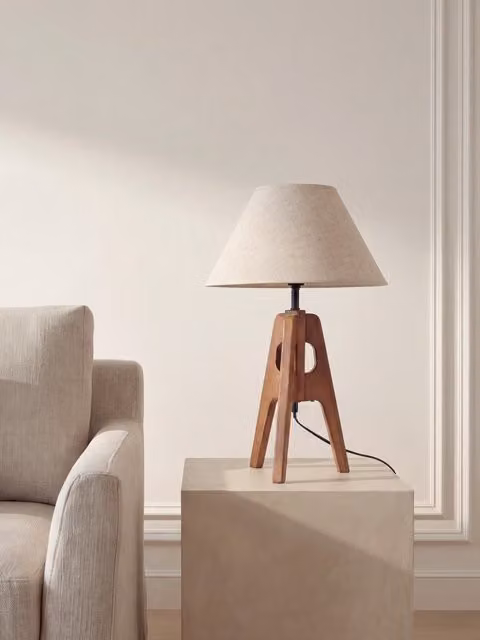 Sail lampada da tavolo Kenay Home in legno e tessuto bianco e beige H: 54 cm, L: 35 cm, P: 35 cm – 1