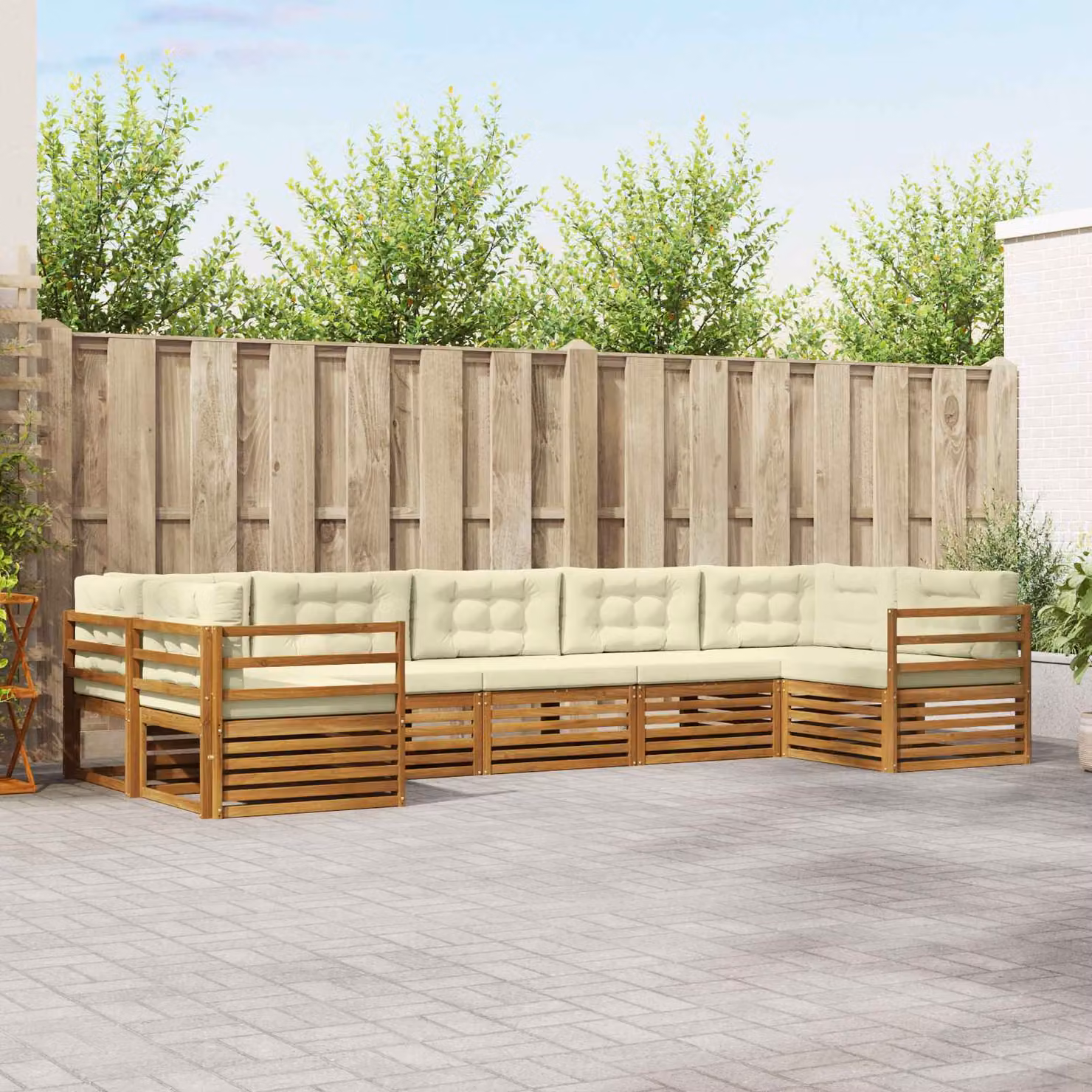 Set di divani da esterno vidaXL a forma di L composto da 7 pezzi in legno di acacia trattato con cuscini beige e bianchi