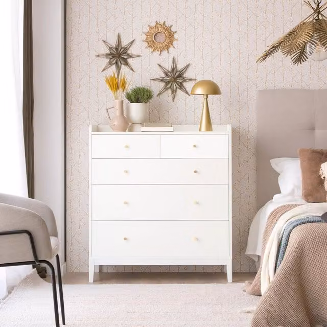Comò Banak in legno laccato bianco e oro in stile vintage per la tua camera da letto