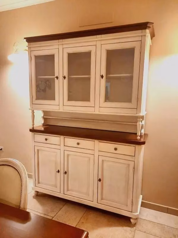 Cristalliera Arte Povera Mobili 2G in Legno e Vetro Bicolore Marrone e Bianco L: 150 cm, P: 43 cm, H: 208 cm – 2