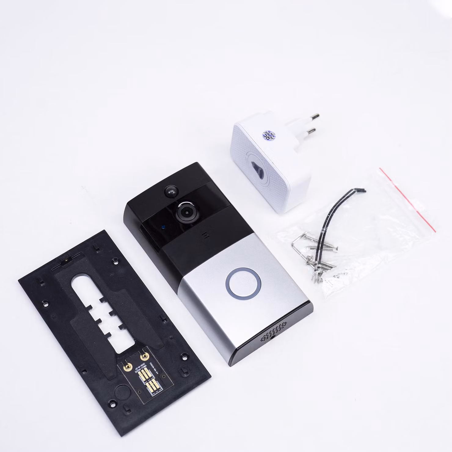 Videocitofono intelligente PNI SafeHome PT710B WiFi HD, con tecnologia P2P, batteria integrata e 36 suonerie diverse. Include l'app dedicata Tuya Smart, per l'integrazione in scenari e sistemi di automazione intelligenti