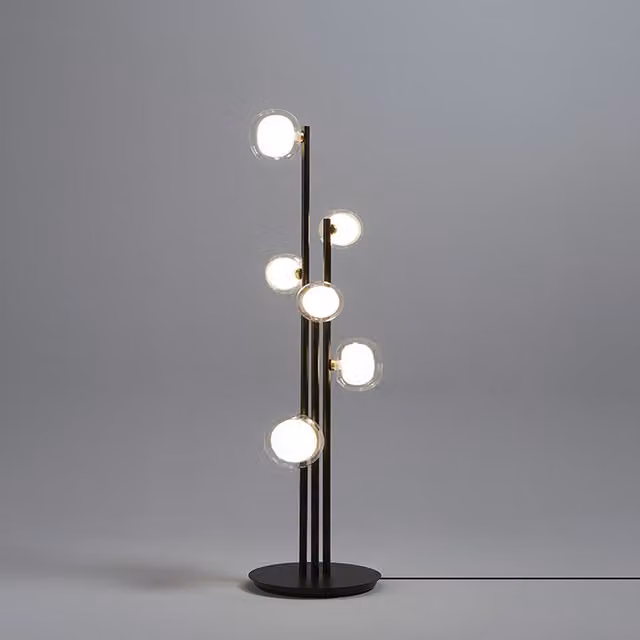 Piantana Tooy Nabila 552.66 con LED dimmabile in vetro e metallo per il tuo ambiente moderno
