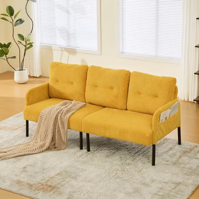 Divano 3 posti Minimal in velluto giallo con gambe in metallo e tasche laterali L: 210 cm, P: 90 cm, H: 85 cm – 1