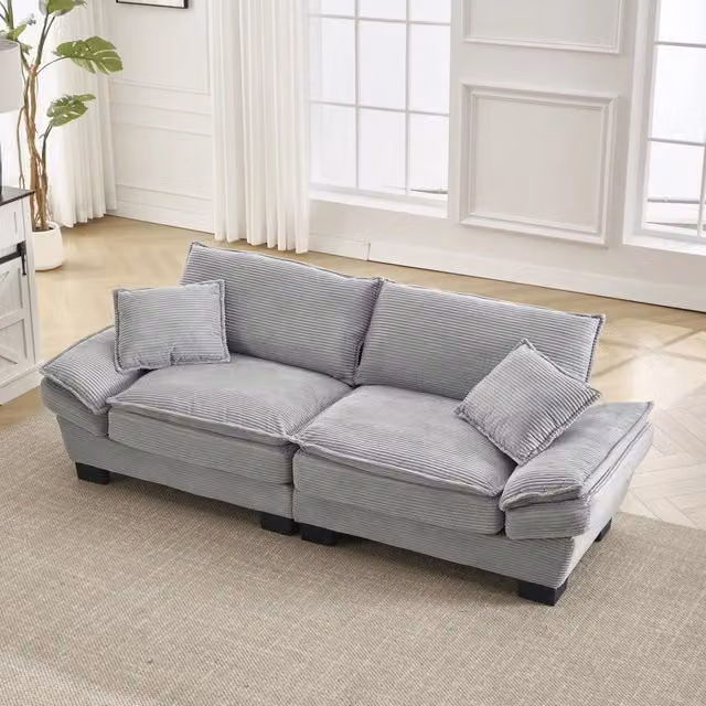Divano 2 posti in velluto con seduta profonda braccioli imbottiti e due cuscini grigio chiaro 224 × 81 × 81 cm