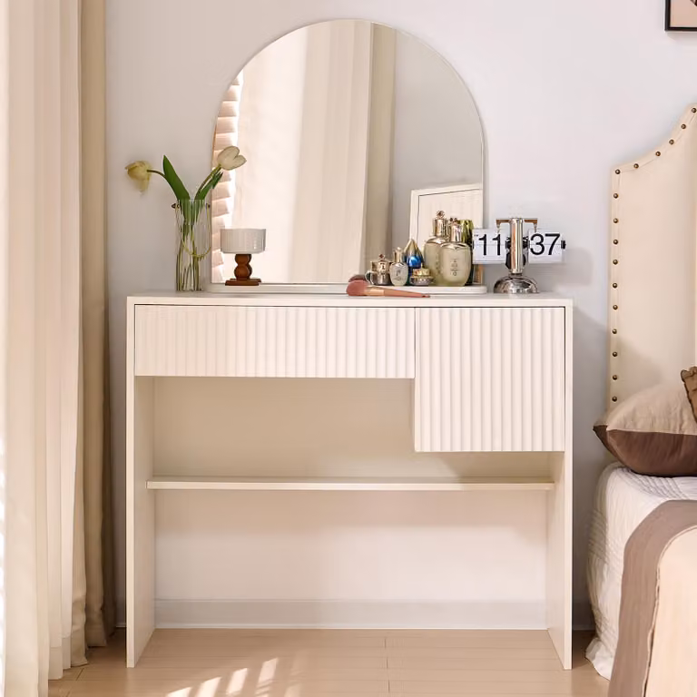 okwish: Tavolino da trucco con specchio ad arco, ampio spazio di archiviazione con cassetti, area dedicata alla cura della persona, colore bianco