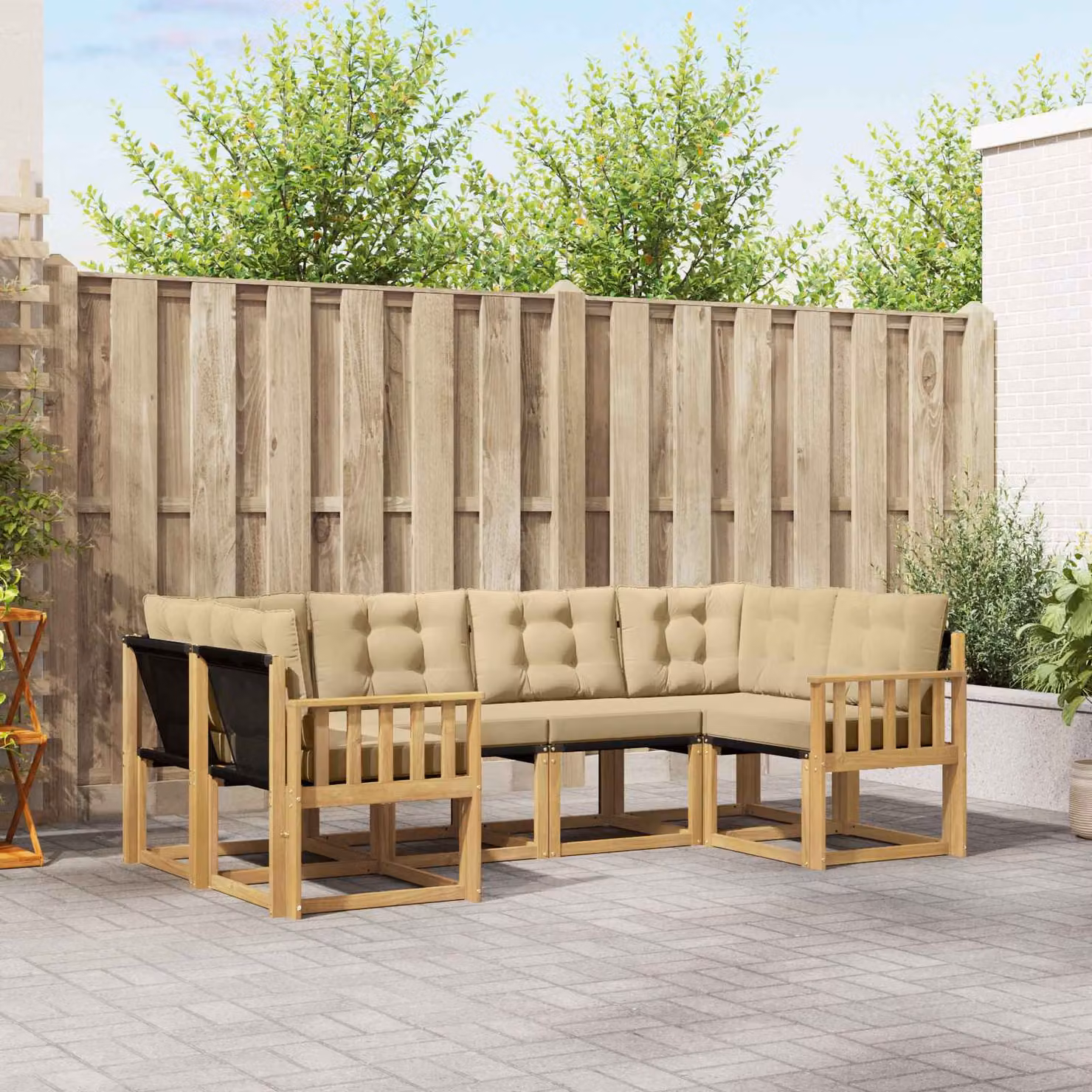 Set di divani da esterno vidaXL a forma di L composto da 6 pezzi in legno di acacia con cuscini bianchi e beige