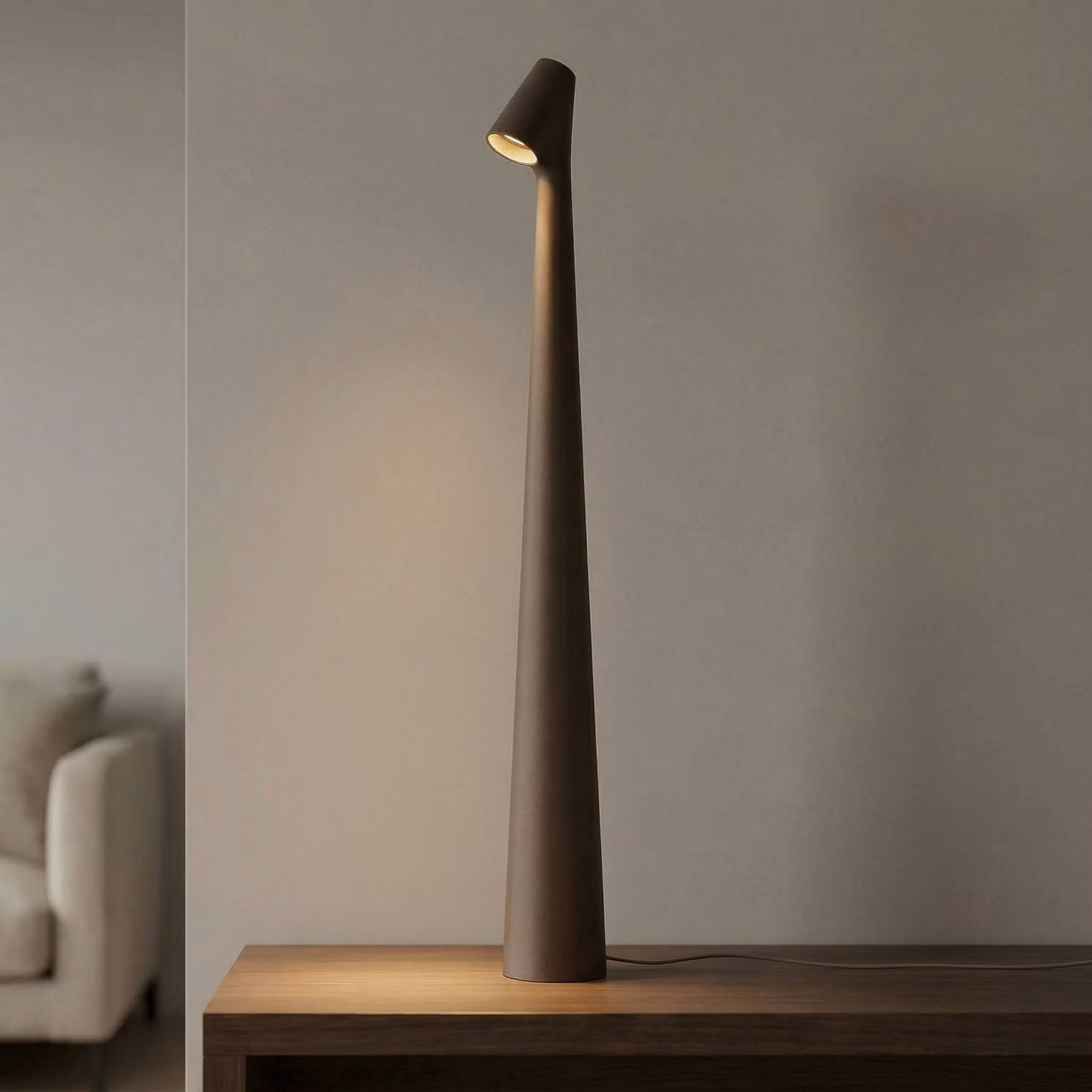 Vibia Lampada da tavolo di design Africa, dimmerabile, Marrone / Ruggine, Soggiorno / Sala da pranzo, Alluminio, Design, Lampada da tavolo
