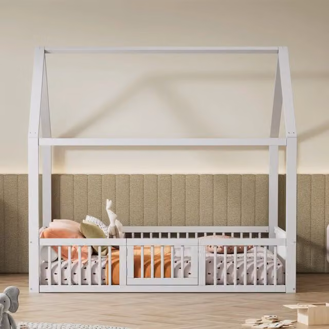 Letto per bambini OKWISH in legno di pino e MDF bianco con struttura a casetta, L/P/H: 200 x 140 x 120 cm