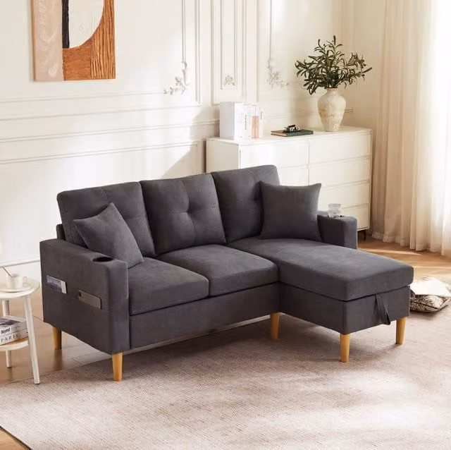 Divano angolare con chaise longue reversibile; contenitore; porta bicchieri e 2 cuscini; 175 cm; grigio scuro