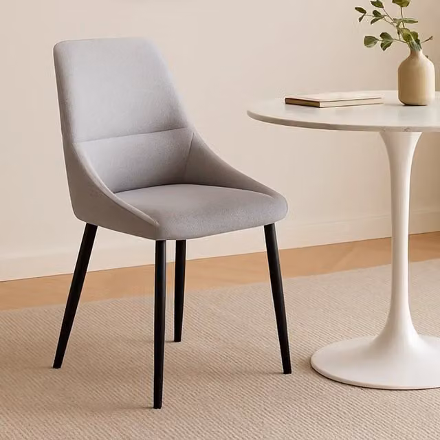 Sedia da pranzo Adney Lúzete in tessuto grigio con gambe nere – 1