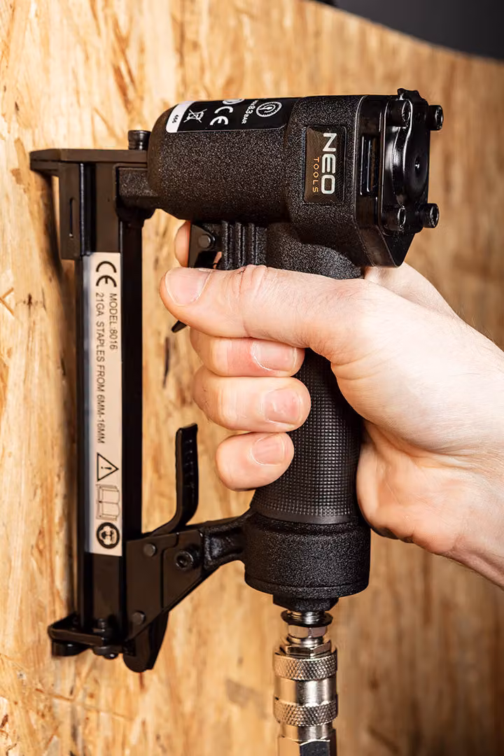 NEO TOOLS Graffe zincate per cucitrici pneumatiche (per NEO modello 14-570), GA18, tipo 90 (4K), lunghezza 10-40 mm, 4000 pezzi, in filo d'acciaio, zincate