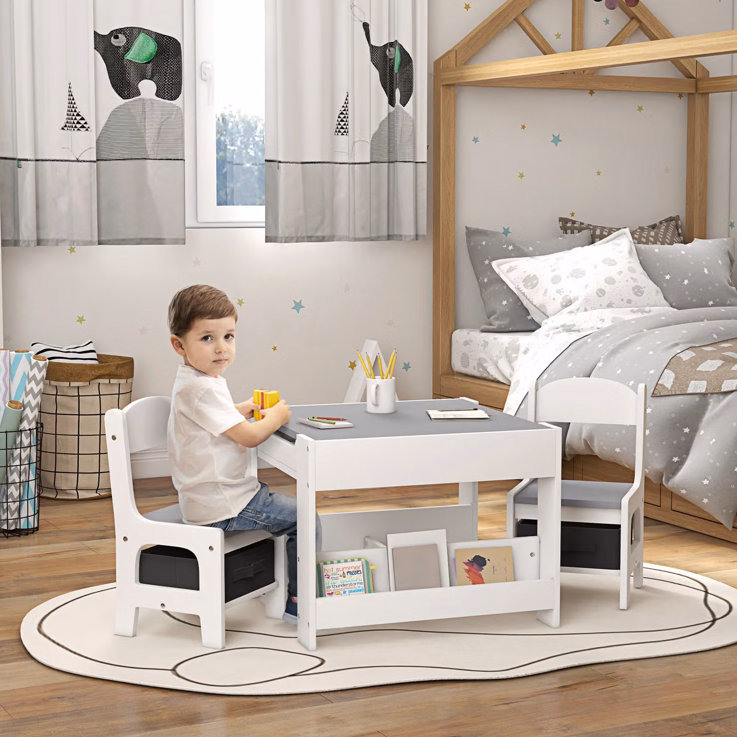 Set Tavolino e 2 Sedie per Bambini HOMCOM con Piano Reversibile a Lavagna e Contenitori, Grigio e Bianco – 2