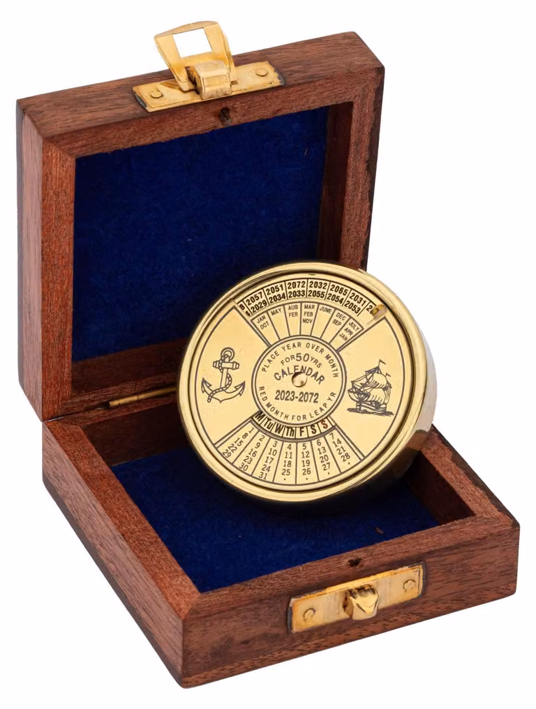 Elzusha - Calendario da parete in ottone, confezionato in un'elegante scatola di legno