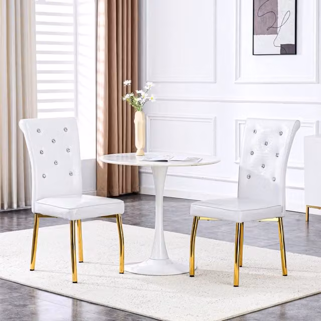 Set di 2 sedie da pranzo OKWISH moderne in ecopelle bianca con dettagli in cristallo e gambe in metallo dorato