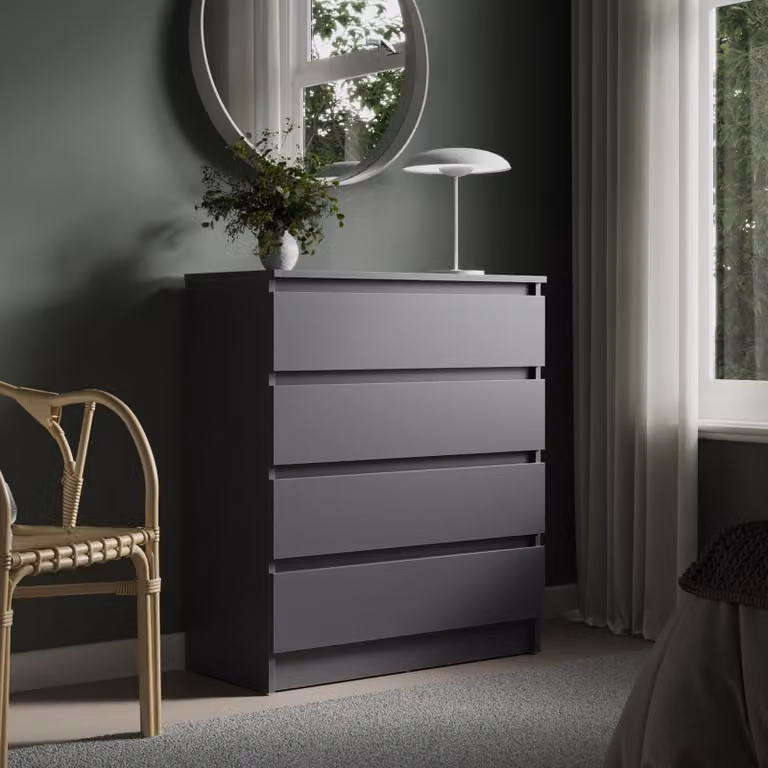 Comodino largo 76 cm con 4 cassetti. Comodino antracite, stretto, in legno. Mobile contenitore con cassetti, mobiletto, mobile bar, mobile TV, mobile da camera da letto, soggiorno, ingresso, ufficio, organizer. Larghezza: 76 cm