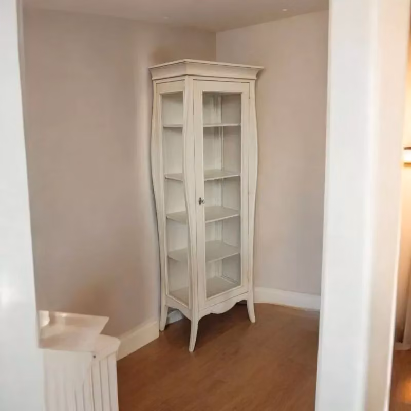 Vetrina sagomata con una porta in legno e vetro stile shabby chic bianco anticato Mobili 2G L: 71 cm, P: 48 cm, H: 204 cm – 1