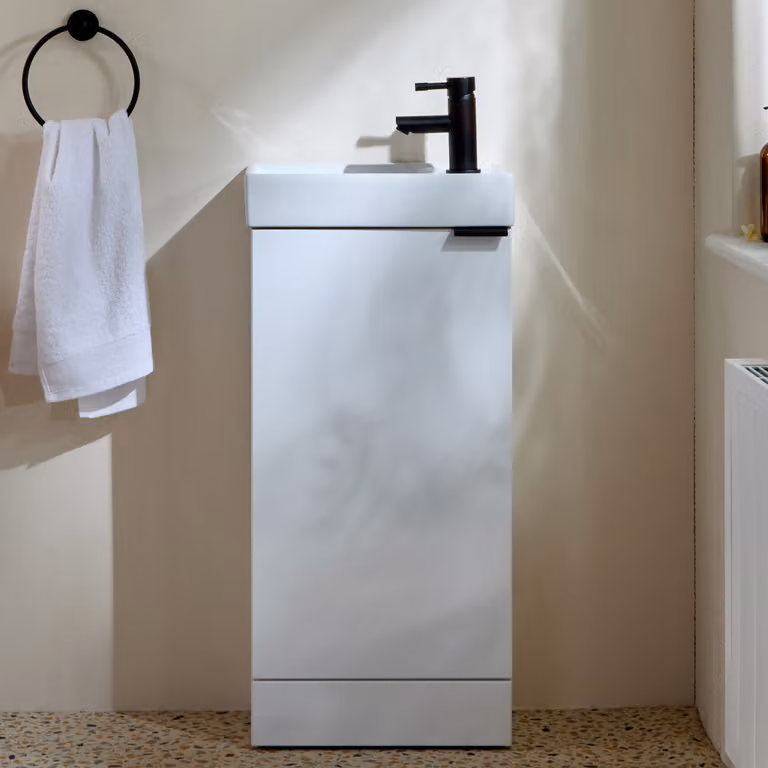 Mobile Bagno a Terra Bianco da 400mm con Lavabo e Maniglia Moderna Nera con Impugnatura a Dito - Cluo