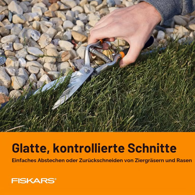 Fiskars 392230-1004 Forbici da giardino, forgiate, nere