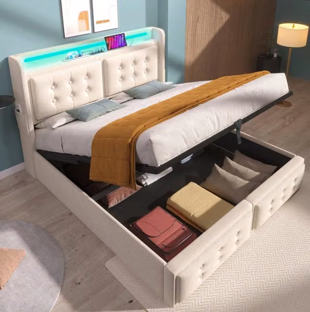 Letto matrimoniale MODFU con contenitore a sollevamento, illuminazione LED, porte USB e ripiani laterali, rivestito in tessuto beige, L/P/H: 180 x 200 x 109 cm – 1