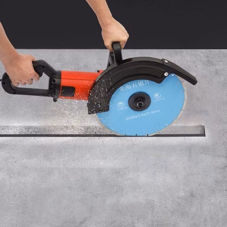 Troncatrice per calcestruzzo - Macchina professionale per tagliare il calcestruzzo - 3500 W - Profondità di taglio: 140 mm - Raffreddamento a acqua