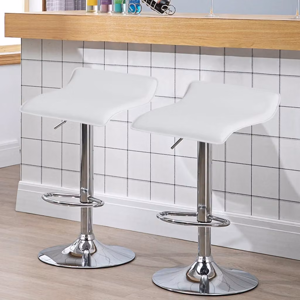 Sgabello da bar girevole a 360 gradi in ecopelle bianca con struttura in metallo e poggiapiedi, regolabile in altezza e dal design moderno per cucina o soggiorno – 2