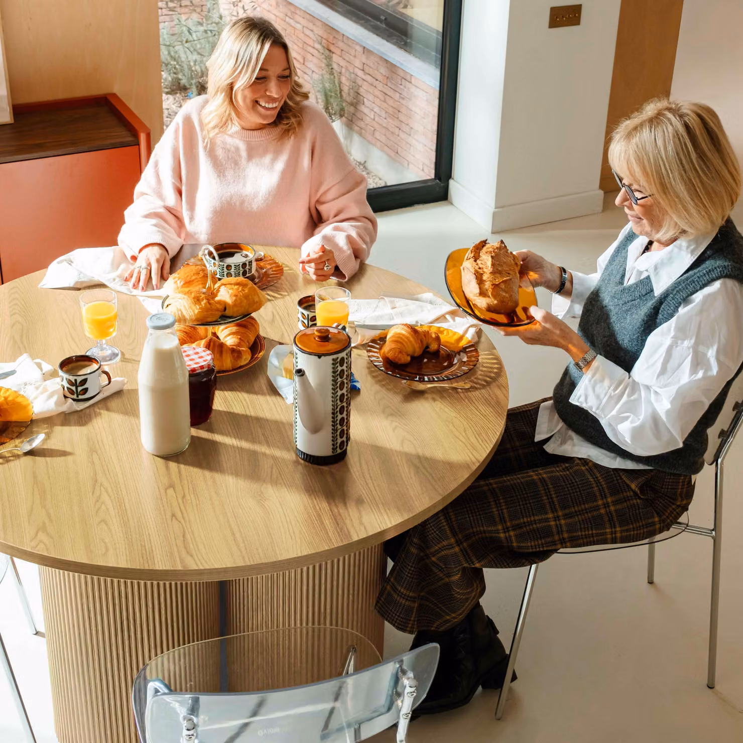 Tavolo da pranzo rotondo moderno 120 cm effetto legno chiaro - Oviala Maggy