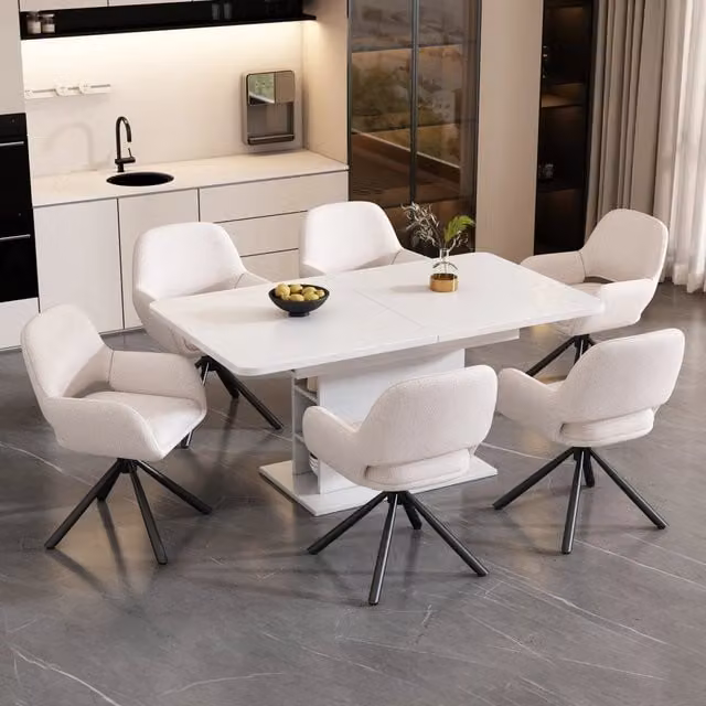 Set da 6 sedie da pranzo girevoli FOLYNA con braccioli, rivestimento in tessuto sherpa bianco e struttura in legno e metallo