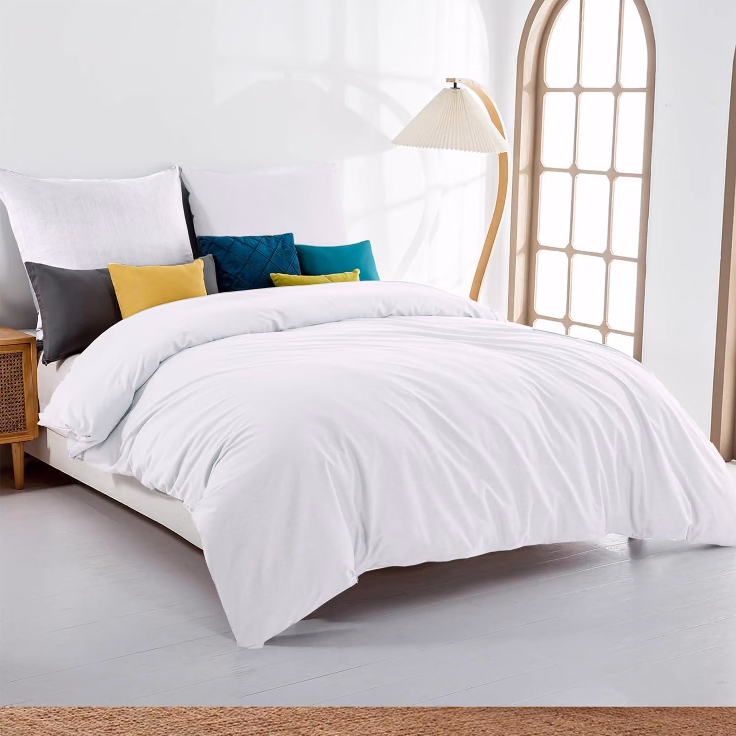 Set di lenzuola in microfibra, 140x200 cm, colore bianco. Include federe da 80x80 cm. Chiusura con cerniera, non necessita di stiratura, resistente alle pieghe
