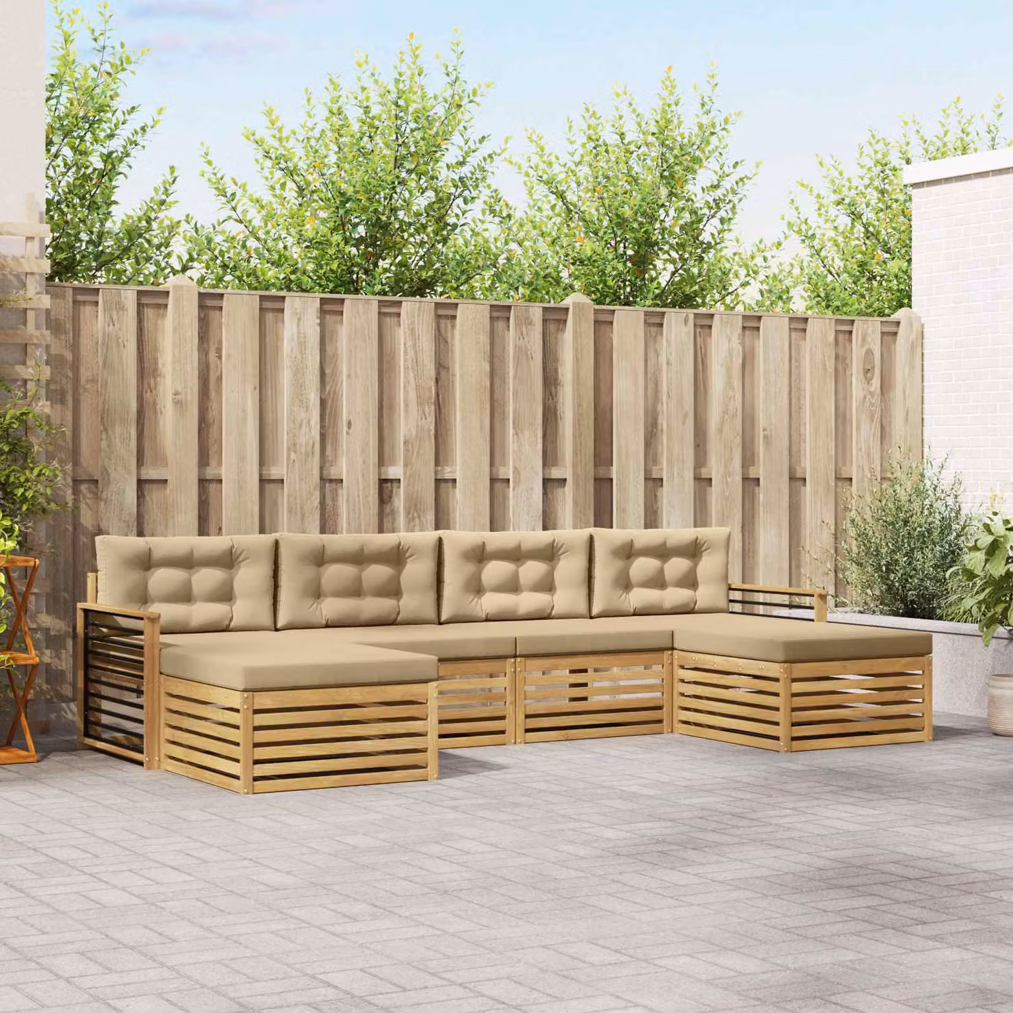 vidaXL Set di divani da esterno a L in legno di acacia con pouf e cuscini, Bianco e Beige