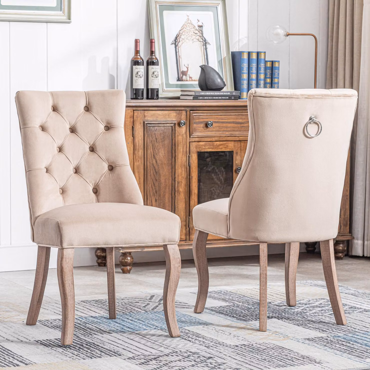 Sedia Fortuna Lai, 4 gambe, rivestita in velluto beige, ideale per la sala da pranzo, con schienale alto, imbottitura a bottoni, struttura in legno massello, colore beige (set da 2)