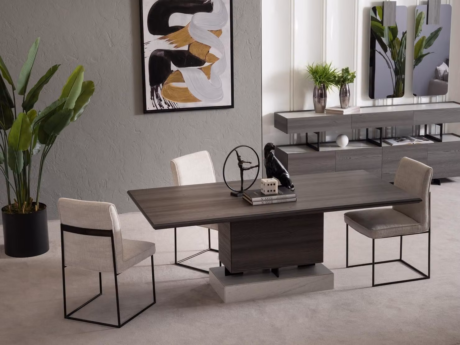 Elegantes braunes Esstisch- und Stühle-Set aus Holz und Textil