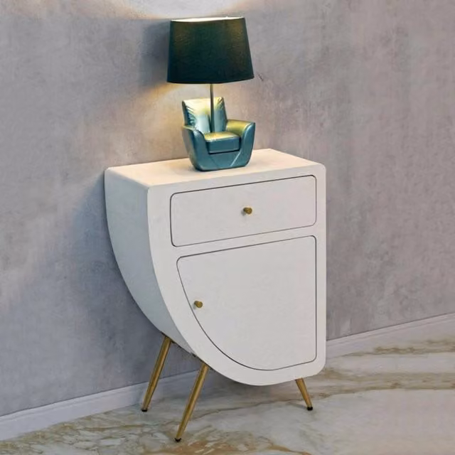 Comodino Suze DMORA Bianco e Oro L 60 cm, P 32 cm, H 79 cm – 1
