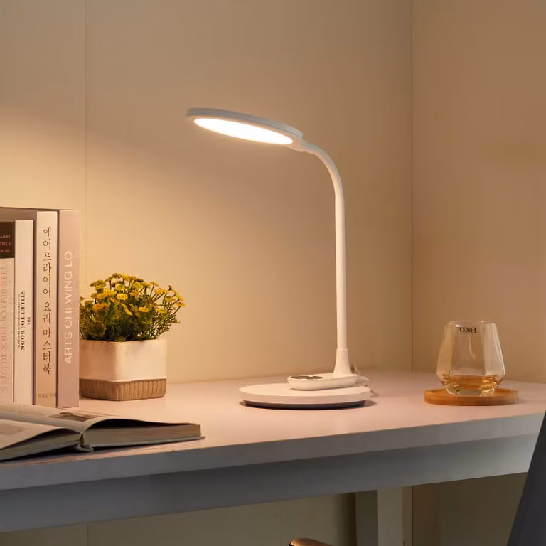 Lampada da scrivania Valtaria Lindby, dimmerabile, Bianco / Opale, Studio / Ufficio, Plastica, Moderno, Lampada da tavolo LED