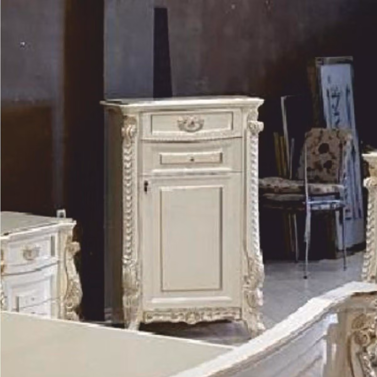 Casa Padrino Comò barocco bianco/oro H. 124 cm - Mobili barocchi