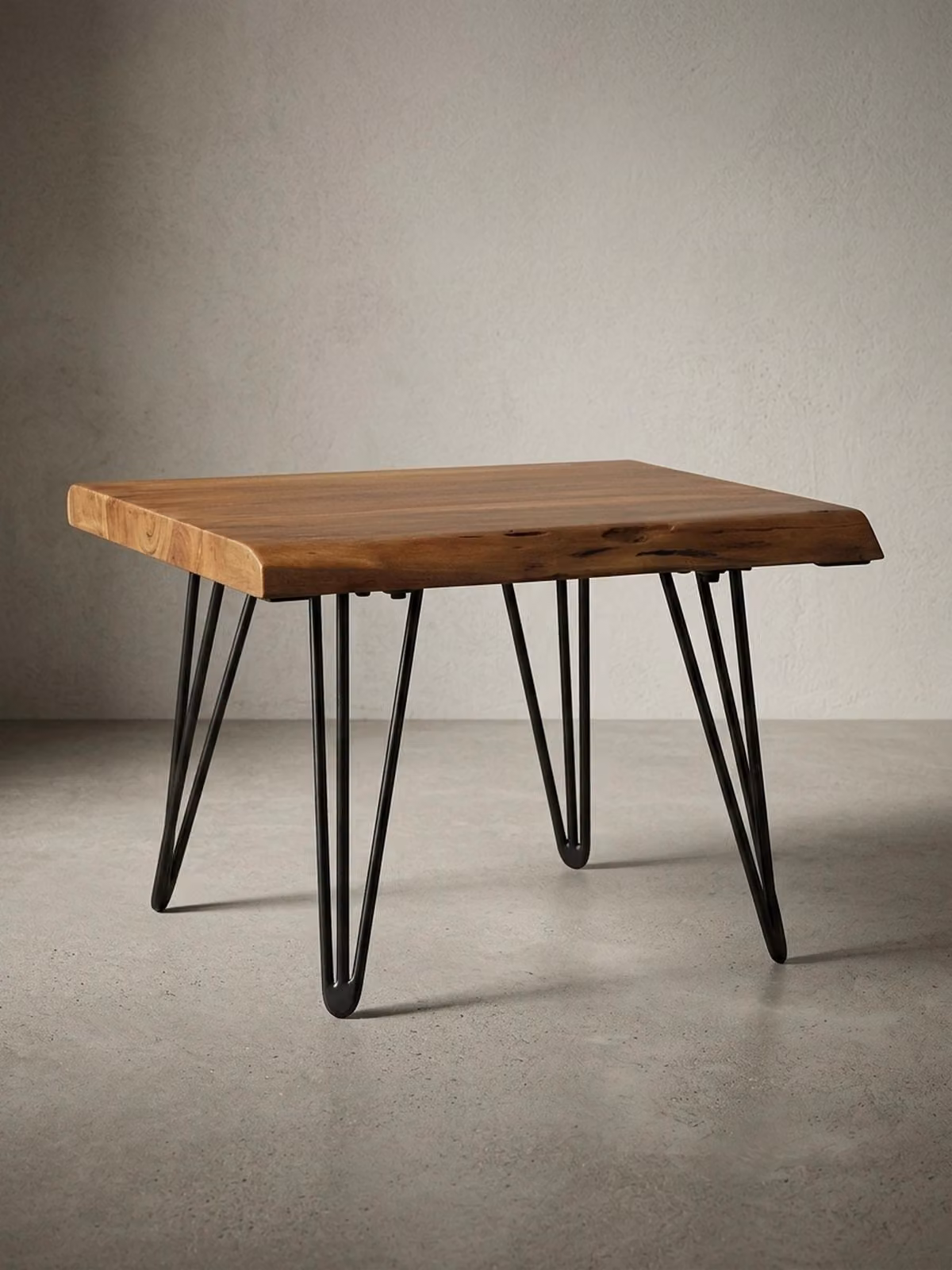 Tavolino in legno massiccio con bordo ad albero, sheesham, gambe a forcina - Elegante e vicino alla natura. 56x51x38 cm | Kadima Design