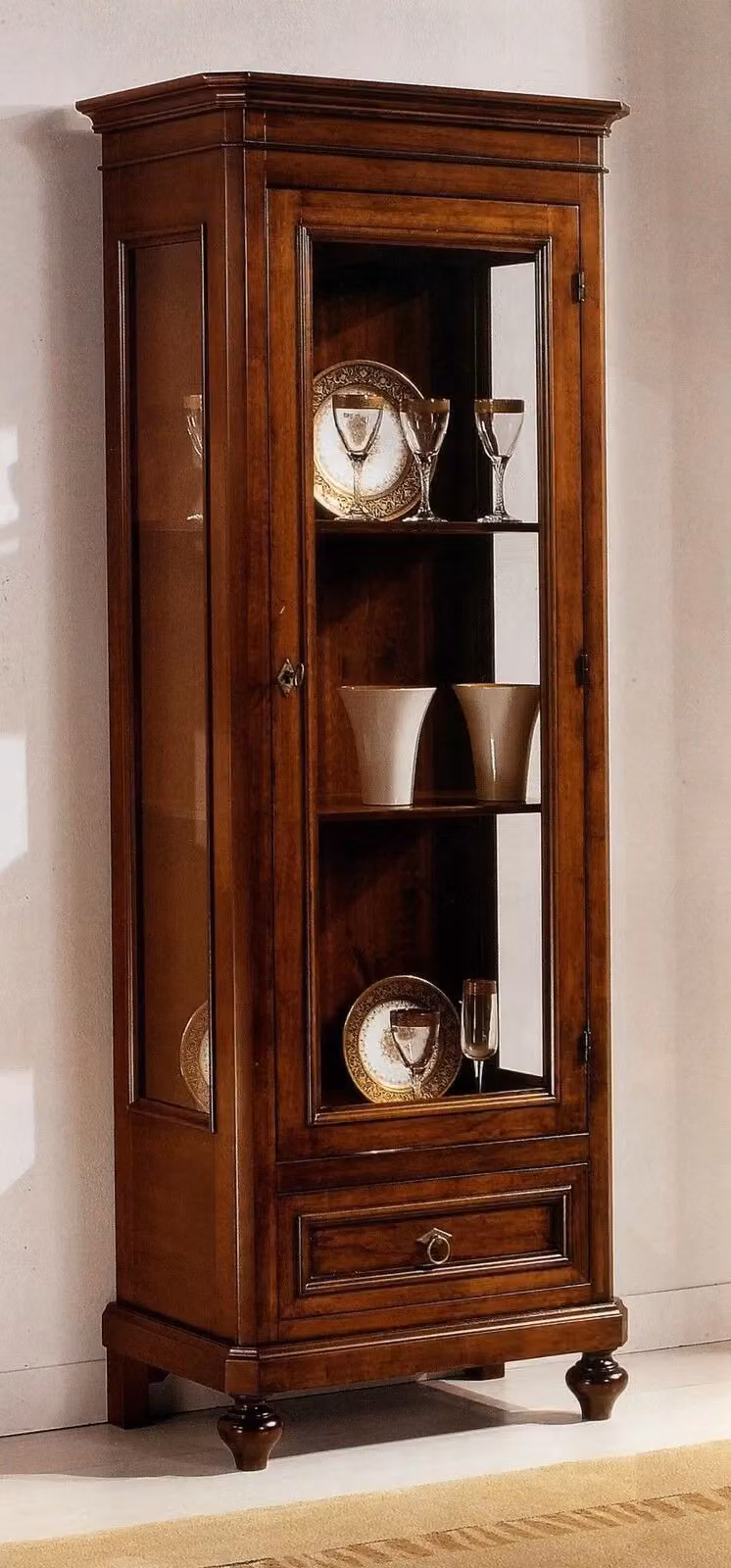 Vetrina Mobili 2G con 1 porta in vetro e 1 cassetto in legno color noce L: 67 cm, P: 40 cm, H: 190 cm – 2