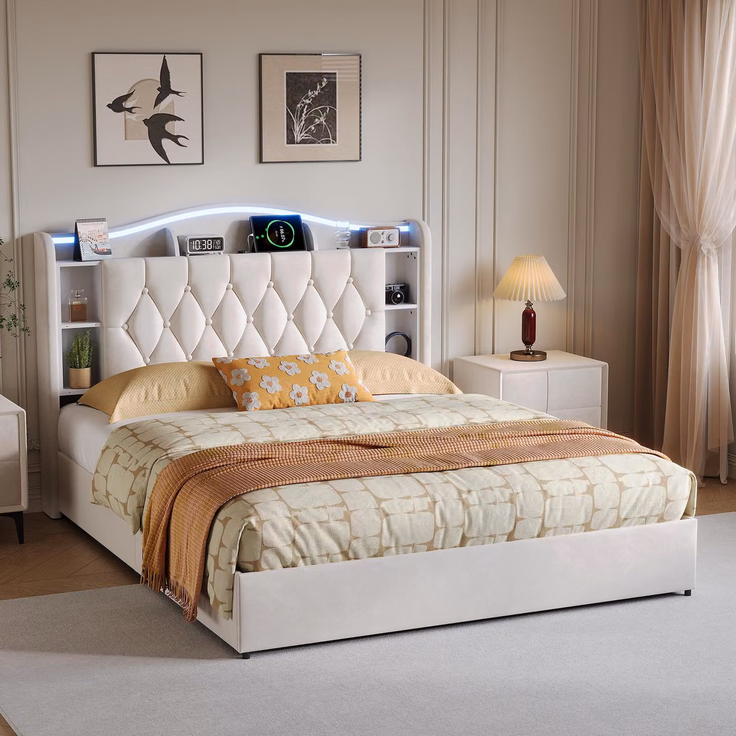 Letto matrimoniale ProximaX 140x190 cm, tessuto in velluto beige, vano portaoggetti idraulico, illuminazione a LED RGB, stazione di ricarica USB + ricarica wireless