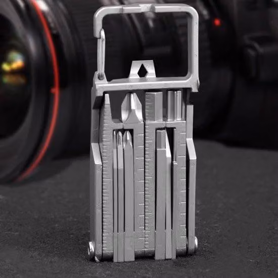 Mini attrezzo multiuso - 13 in 1, mini attrezzo portatile, set di attrezzi con interruttore di sicurezza, mini attrezzo multiuso, cacciavite/chiave per schede SIM/righello/apribottiglie, ideale per il campeggio all'aperto