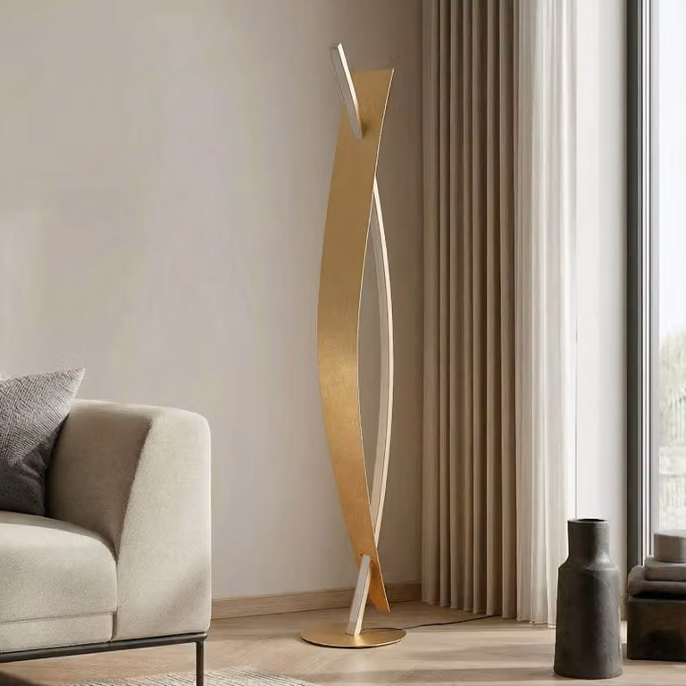 Lampada da terra a LED Marija Lucande, dimmerabile, Ottone / Oro, Soggiorno / Sala da pranzo, Metallo, Moderno, Lampada LED da terra
