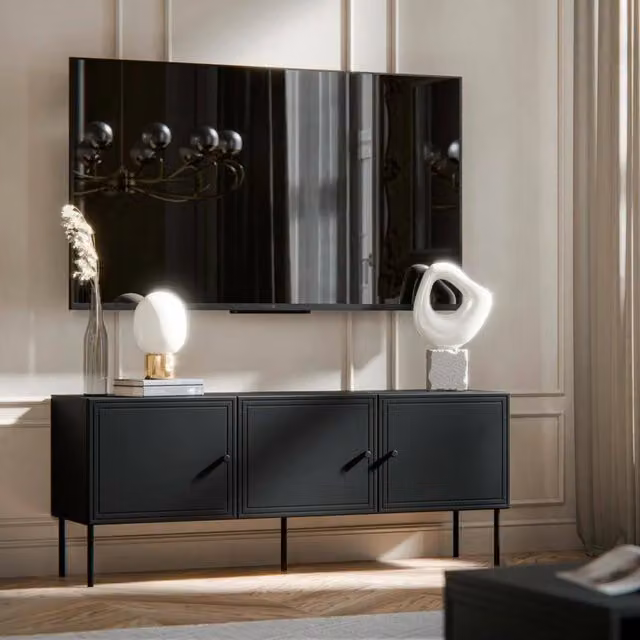 Mobile porta TV Sarzana DMORA, Madia da salotto moderna con tre ante battenti in MDF, Nero, L 151 cm x P 40 cm x H 60 cm