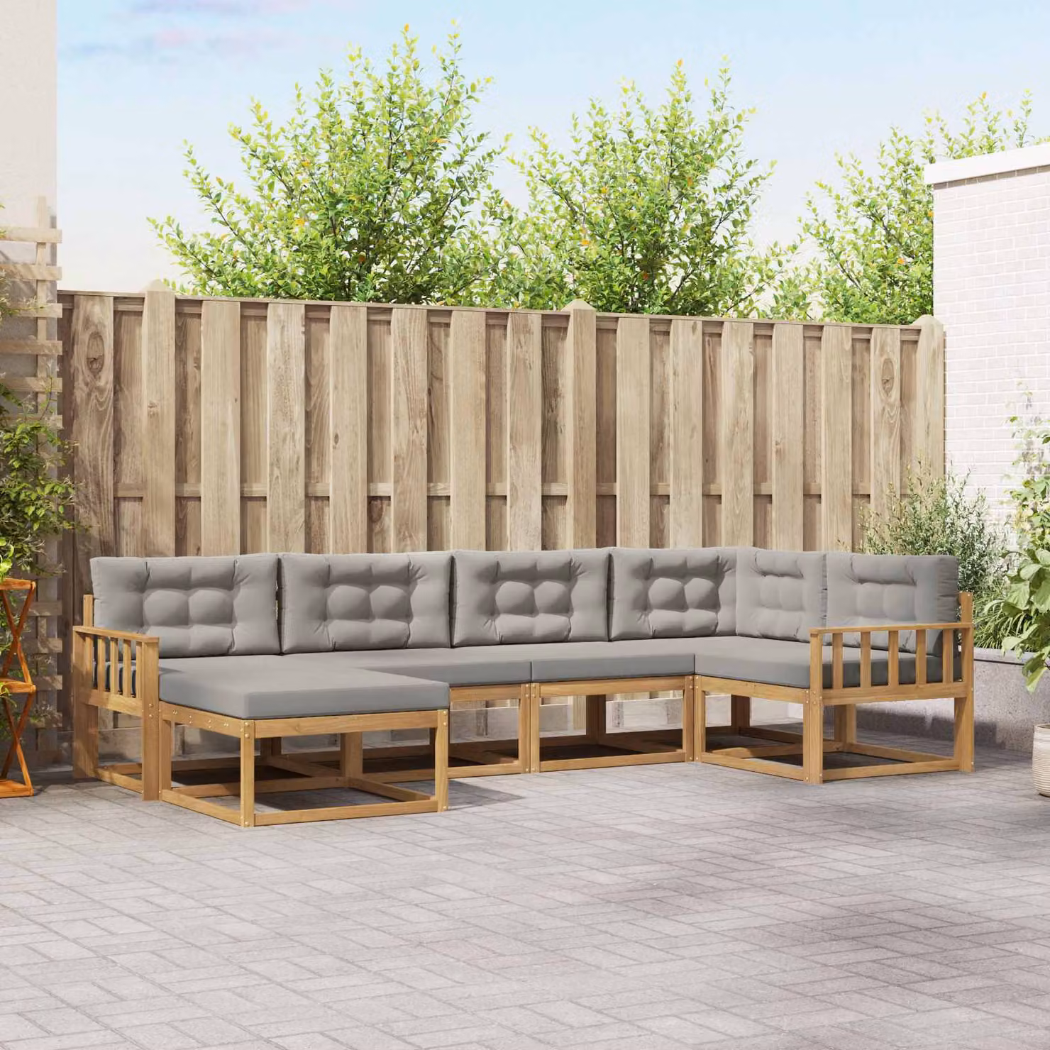 vidaXL Set di divani da esterno a L composto da 5 pezzi in legno di acacia con cuscini Bianco e Grigio