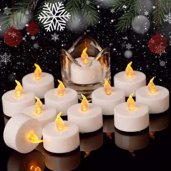 Set di 12 luci LED che emettono una luce calda e realistica, con effetto fiamma tremolante. Funzionamento a batteria, durata superiore a 200 ore. Ideale per feste e decorazioni natalizie. Classe di efficienza energetica E