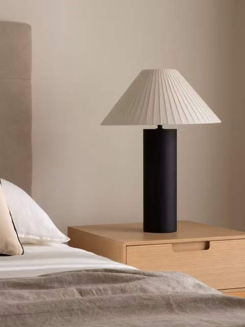 Kobe lampada da tavolo nera in legno e tessuto Kenay Home H 56 x L 40 x P 40 cm