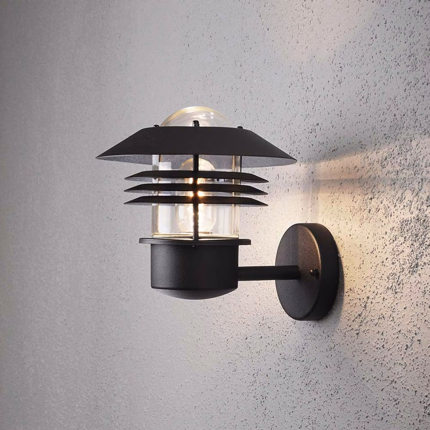 Applique Konstsmide Modena in alluminio laccato nero con vetro trasparente