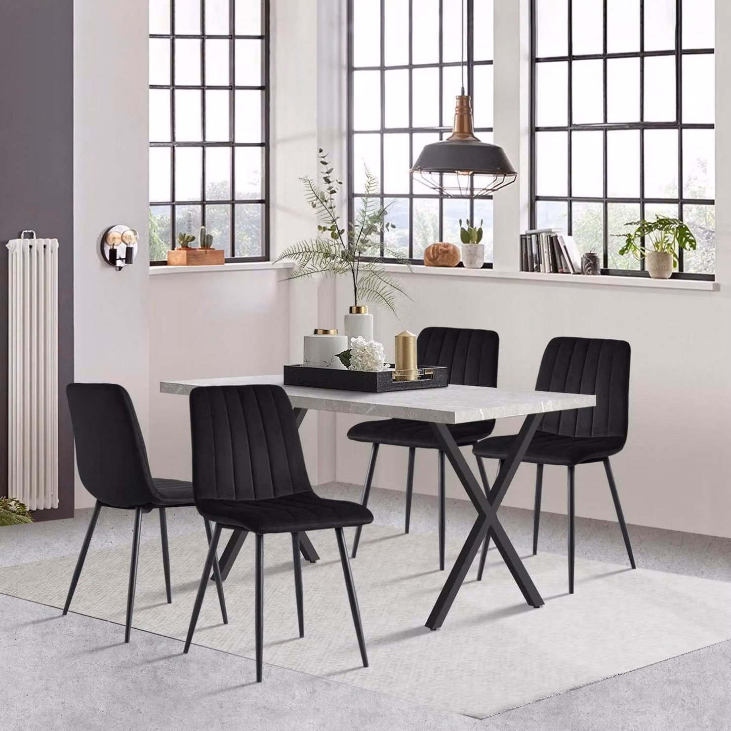 Set da pranzo composto da un tavolo da pranzo di 140x80 cm e 4 sedie. Il tavolo è rettangolare, in legno, con gambe in metallo a forma di "X". Le 4 sedie sono rivestite in velluto, disponibili nei colori nero e grigio